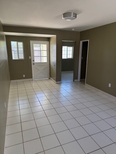 8906 Norris Ave, Sun Valley, CA à louer - Photo intérieure - Image 3 de 7