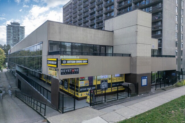 Plus de détails pour 9801 King George Blvd, Surrey, BC - Bureau à louer