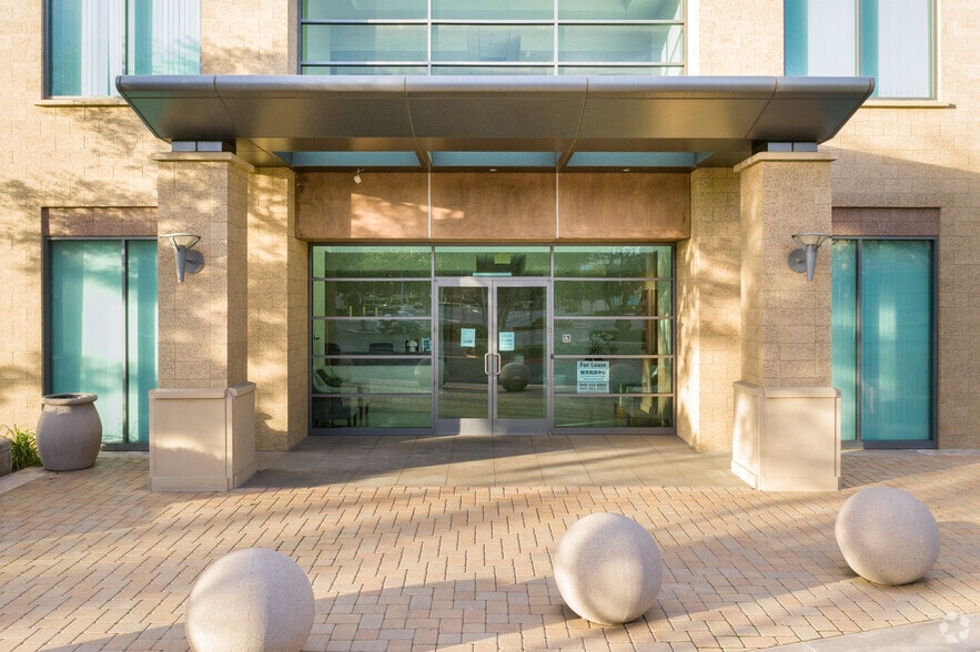 780 Roosevelt Ave, Irvine, CA for lease - Building Photo - Image 2 of 17