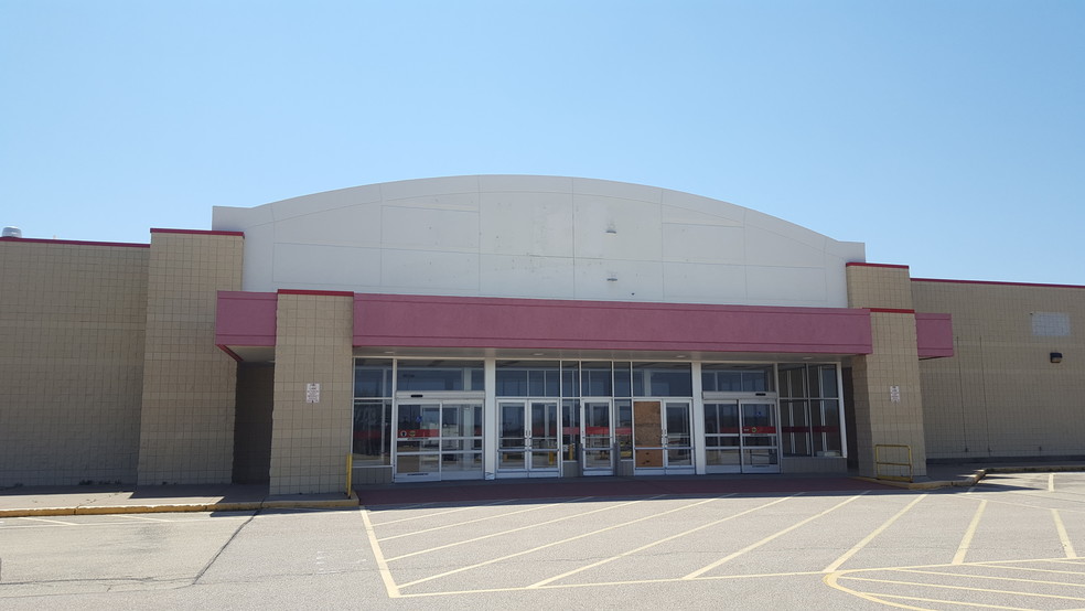 1425 E Us Highway 151, Platteville, WI for lease - Building Photo - Image 1 of 5