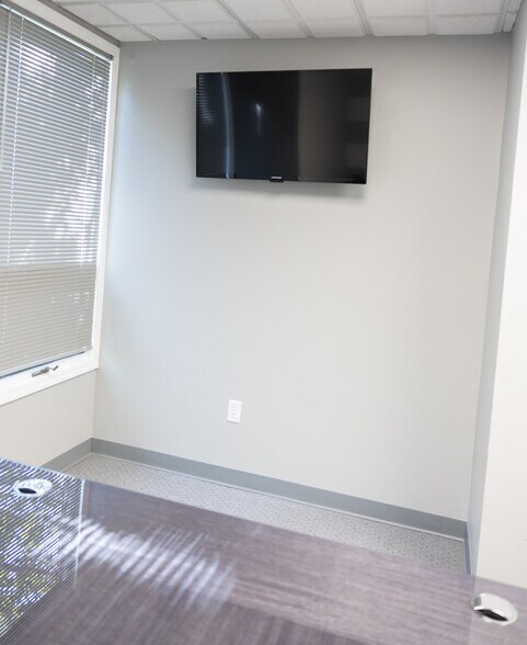 6373 Kittyhawk Commons Blvd, Dayton, OH à louer - Photo du bâtiment - Image 2 de 21