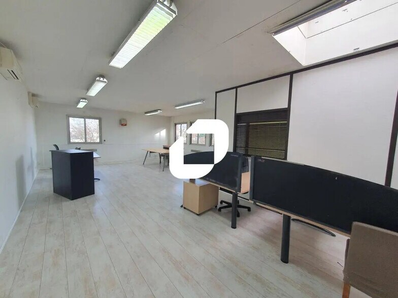 Office in Neuilly-sur-Marne for lease - Interior Photo - Image 2 of 6
