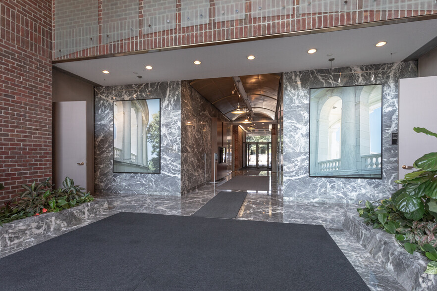 3050 Chain Bridge Rd, Fairfax, VA à louer - Hall d’entrée - Image 3 de 9