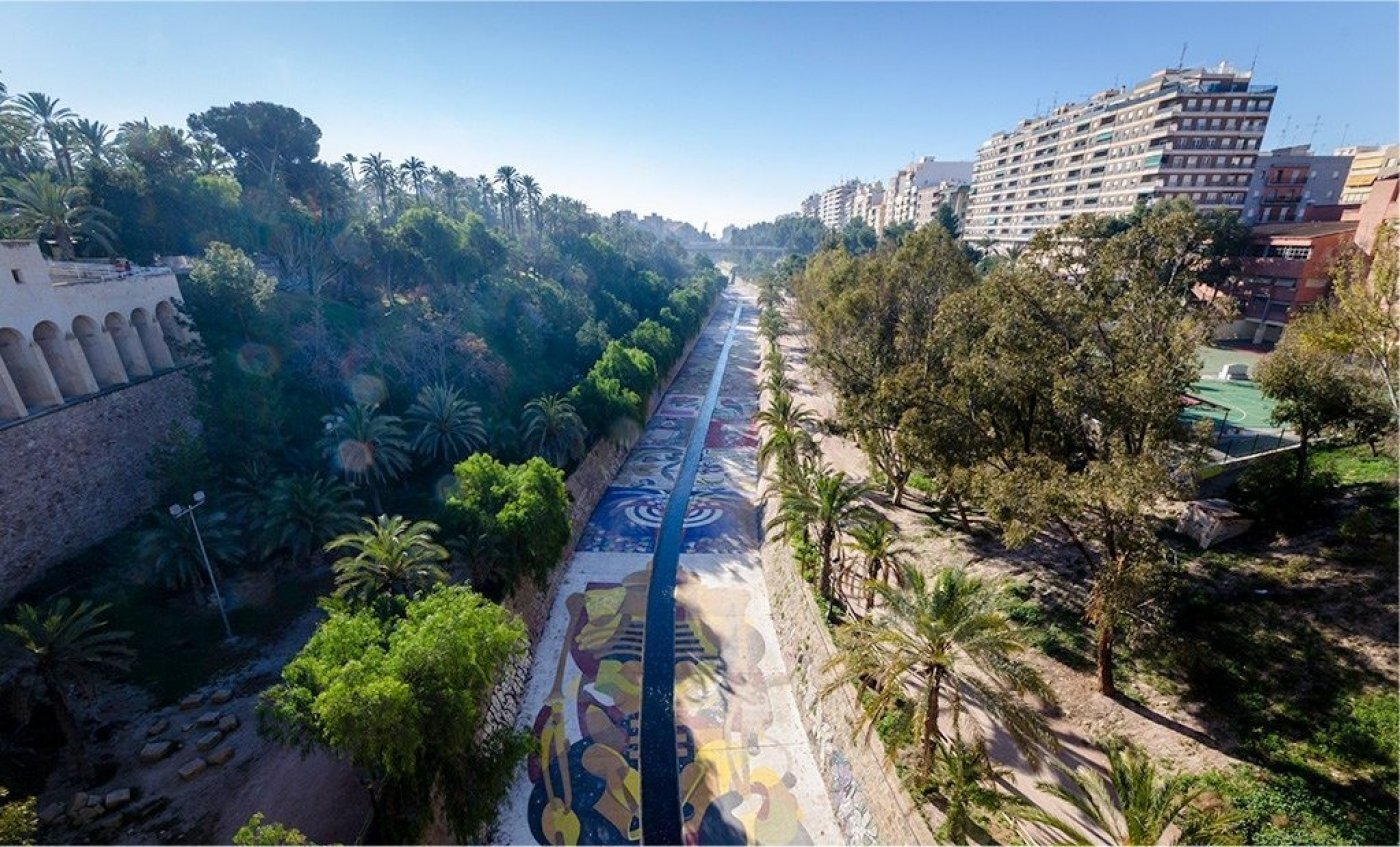 Terrain dans Elche, Alicante à vendre Photo du bâtiment- Image 1 de 2