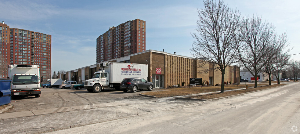 120 Barbados Blvd, Toronto, ON à louer - Photo du bâtiment - Image 2 de 7