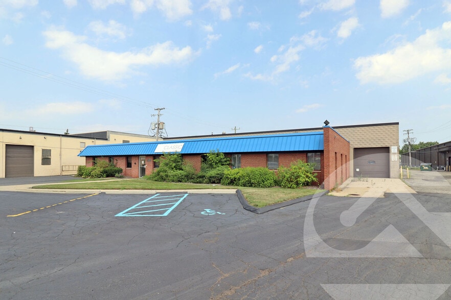2222 Stephenson Hwy, Troy, MI for sale - Primary Photo - Image 1 of 1