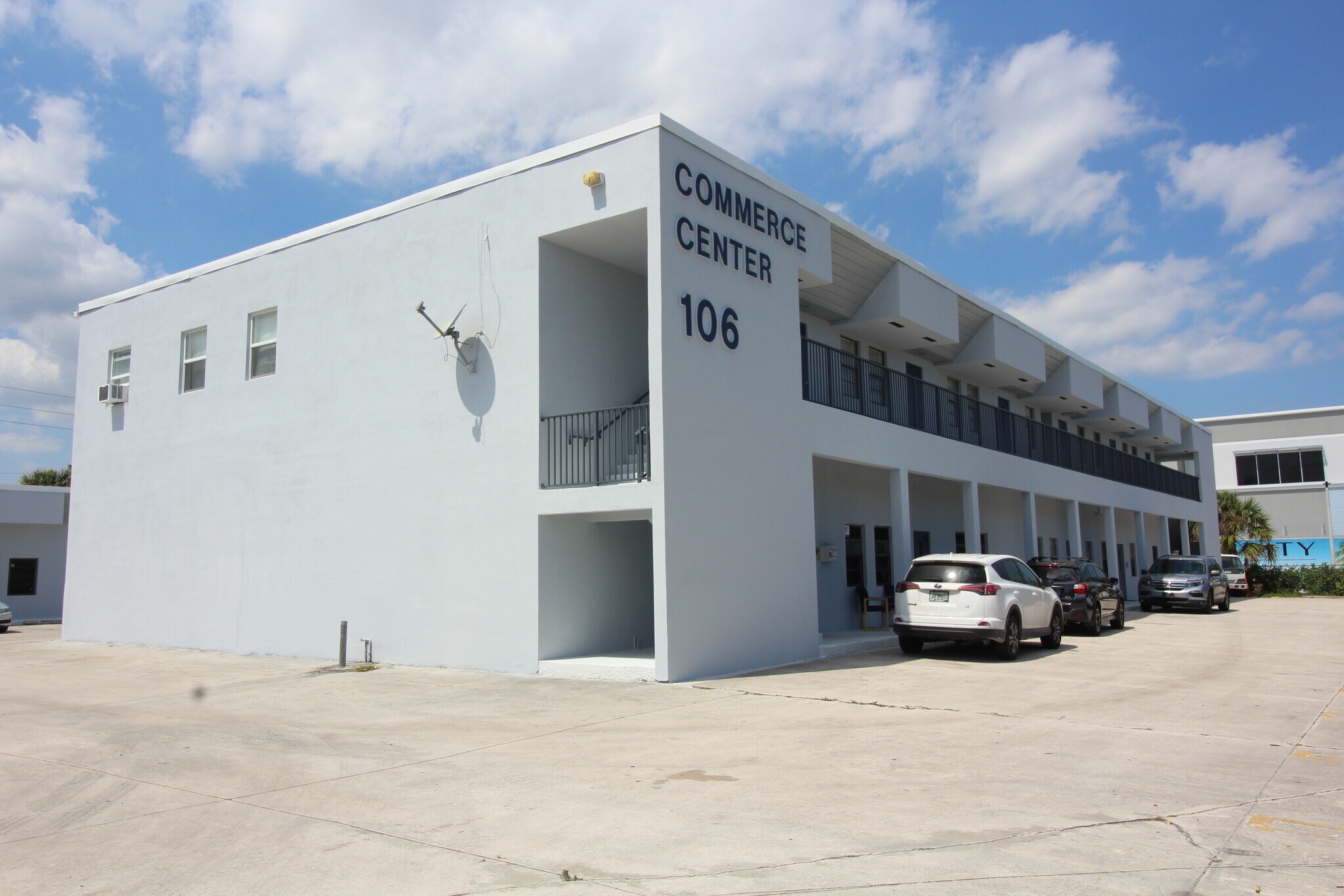106 Commerce Way, Jupiter, FL à louer Photo du bâtiment- Image 1 de 7