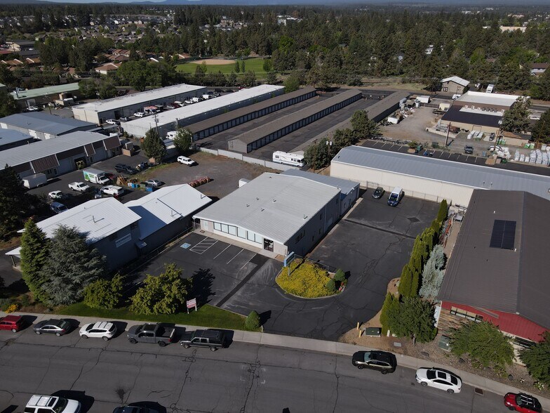 635 SE Business Way, Bend, OR à louer - Photo du bâtiment - Image 2 de 16