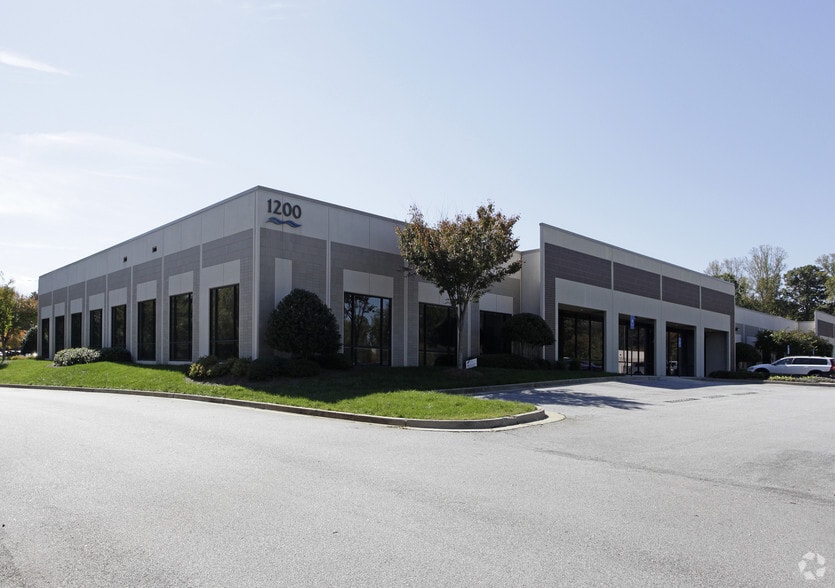2400 Centre Pky, Atlanta, GA for lease - Building Photo - Image 2 of 2