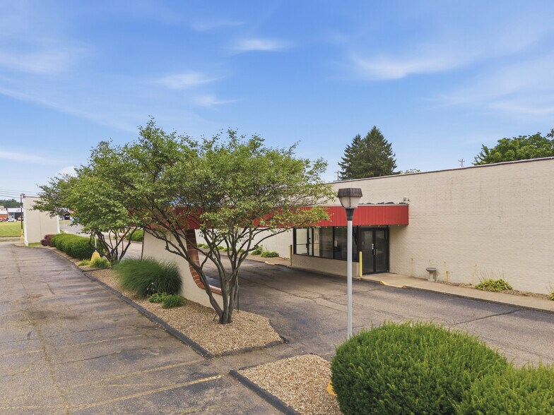 4210 12th St NW, Canton, OH à vendre - Photo du bâtiment - Image 3 de 32