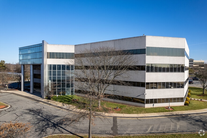 399 Campus Dr, Somerset, NJ à louer - Photo du bâtiment - Image 2 de 15