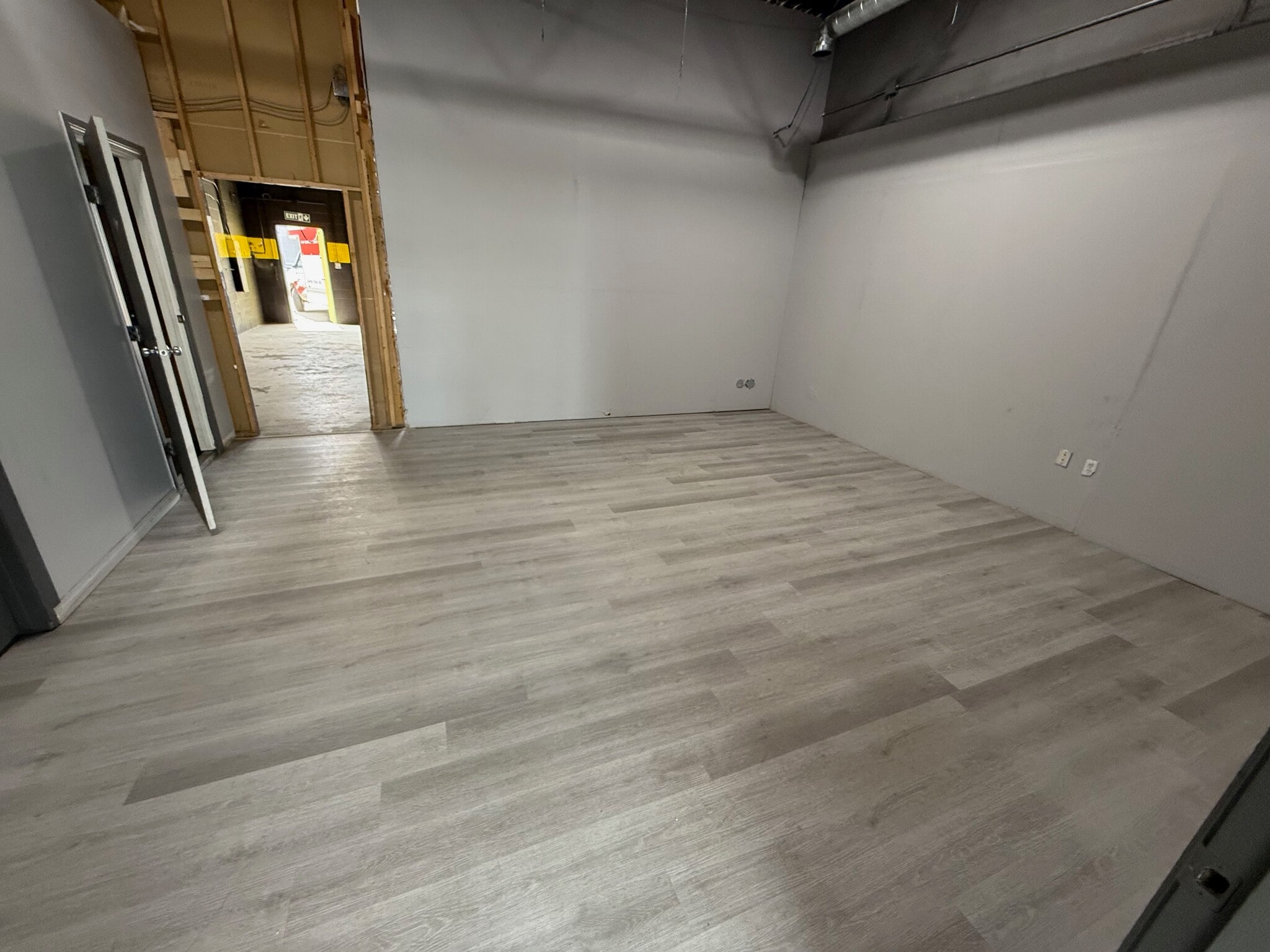 1247 36th Ave NE, Calgary, AB for lease Interior Photo- Image 1 of 15