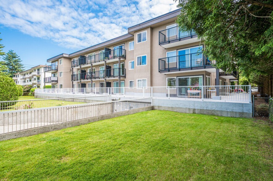 5087 Irving St, Burnaby, BC à vendre - Photo principale - Image 1 de 12