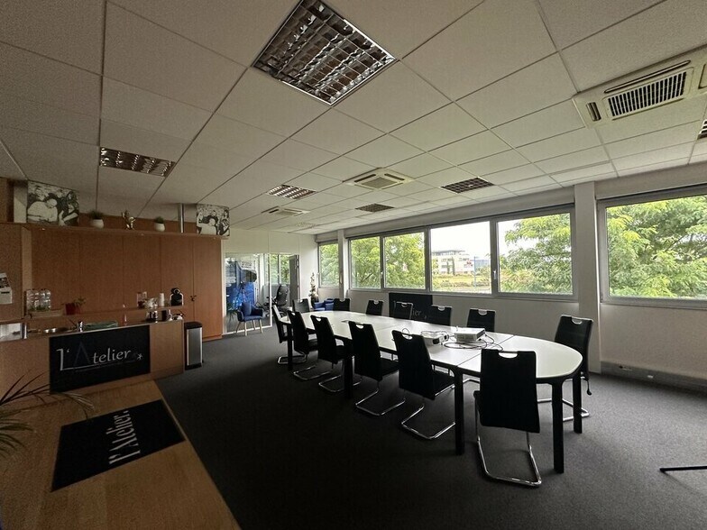 Office in Entzheim for lease - Interior Photo - Image 2 of 12
