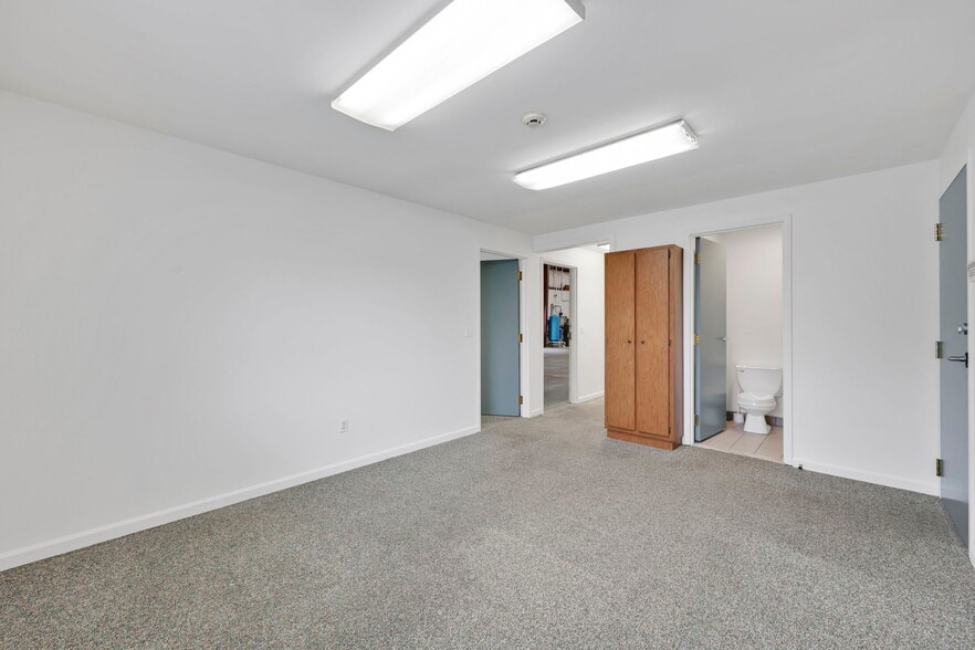 179 Main St, Monroe, CT for lease - Building Photo - Image 3 of 14