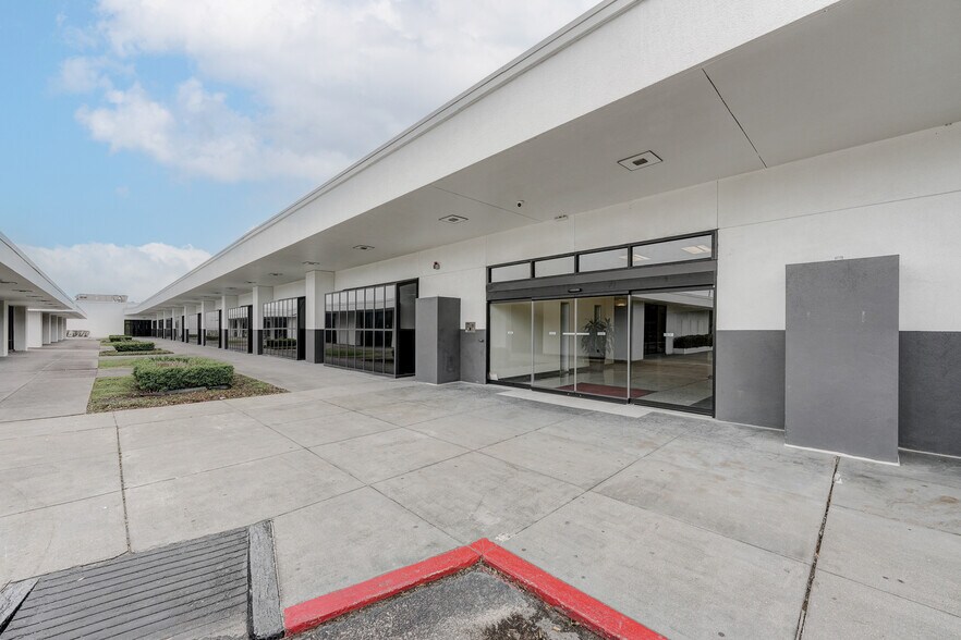 5330 Griggs Rd, Houston, TX à louer - Photo du bâtiment - Image 2 de 8