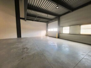 Flex in Corbeil-Essonnes for lease Interior Photo- Image 2 of 5
