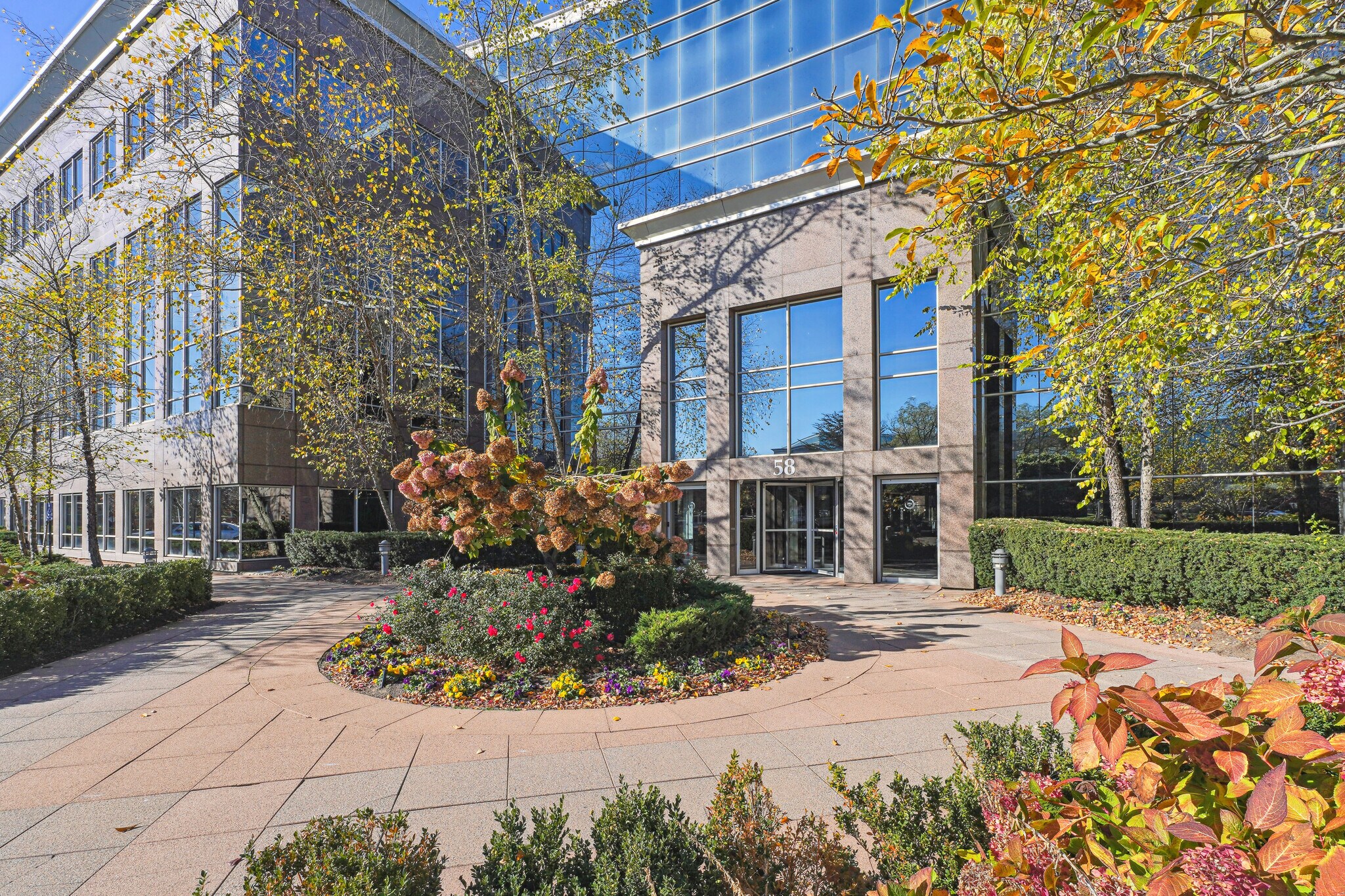 58 S Service Rd, Melville, NY à louer Photo du bâtiment- Image 1 de 22