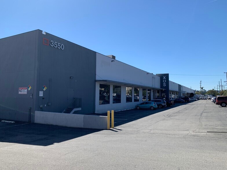 3550 Tyburn St, Los Angeles, CA à louer - Photo du bâtiment - Image 3 de 13