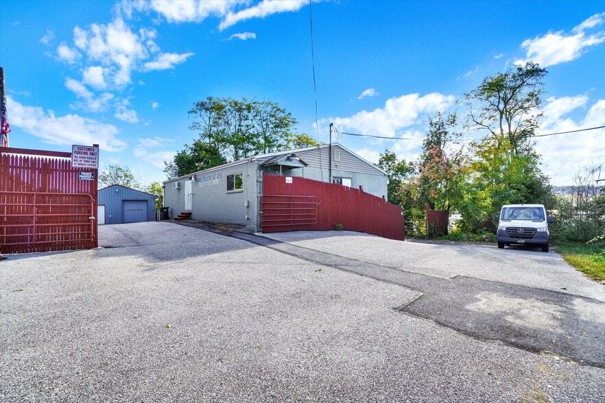 321 Dewey St, York, PA for sale - Building Photo - Image 1 of 28