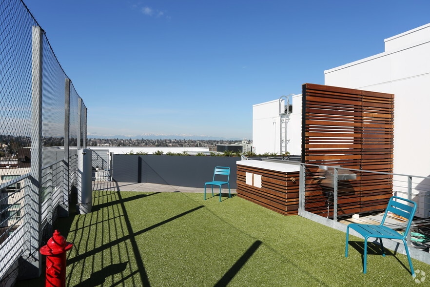 6717 Roosevelt Way NE, Seattle, WA à louer - Photo du bâtiment - Image 2 de 14