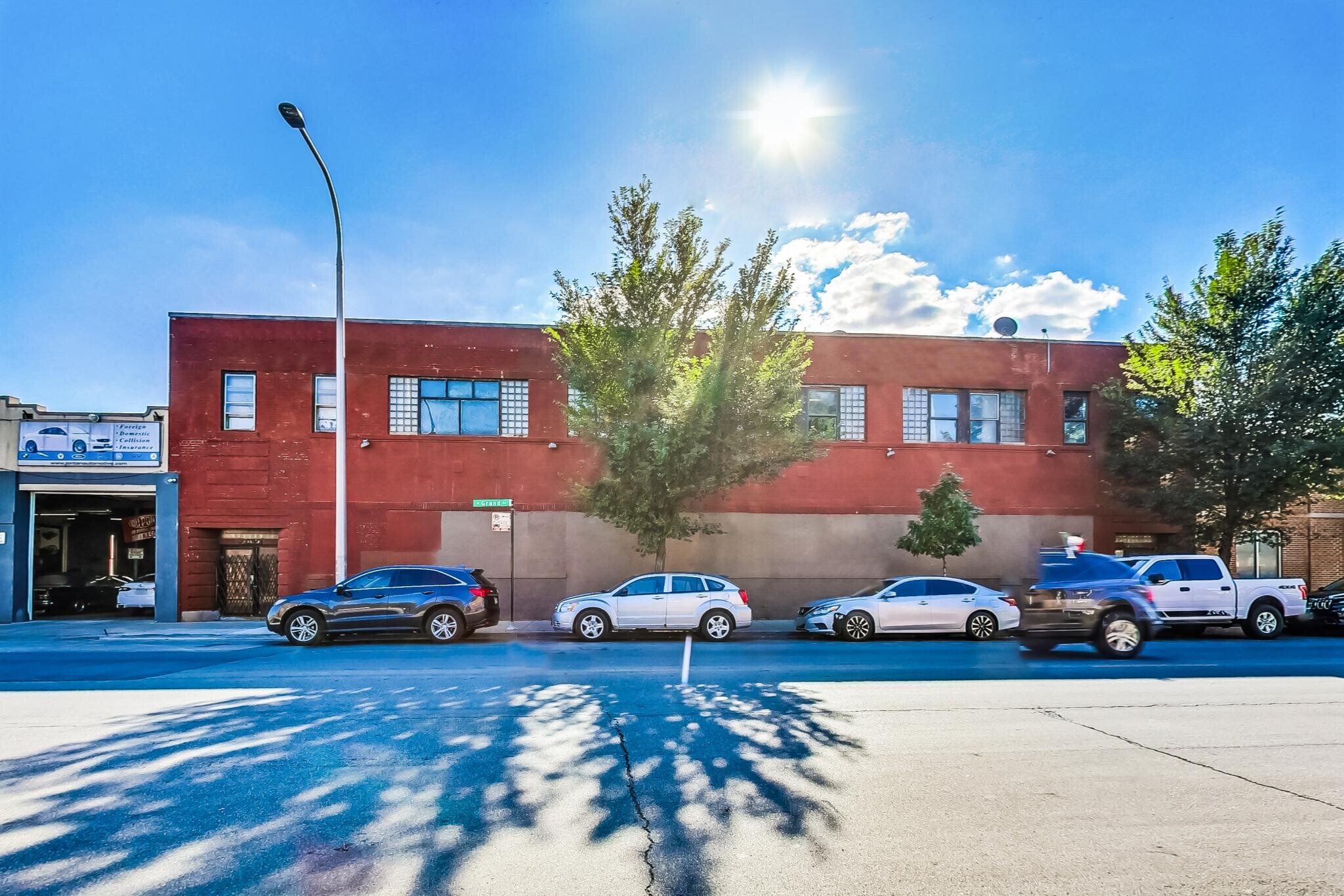 3705 W Grand Ave, Chicago, IL à vendre Photo du bâtiment- Image 1 de 51
