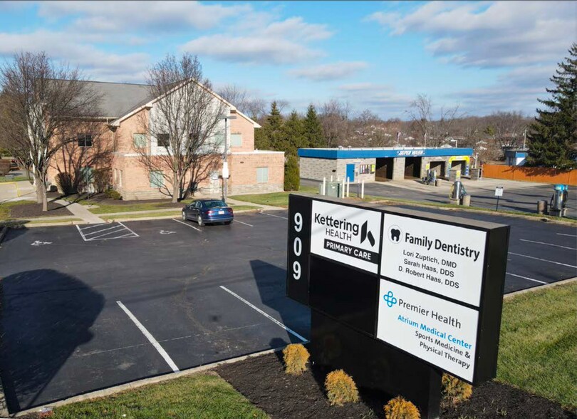 909 E 2nd St, Franklin, OH à louer - Photo du bâtiment - Image 2 de 7