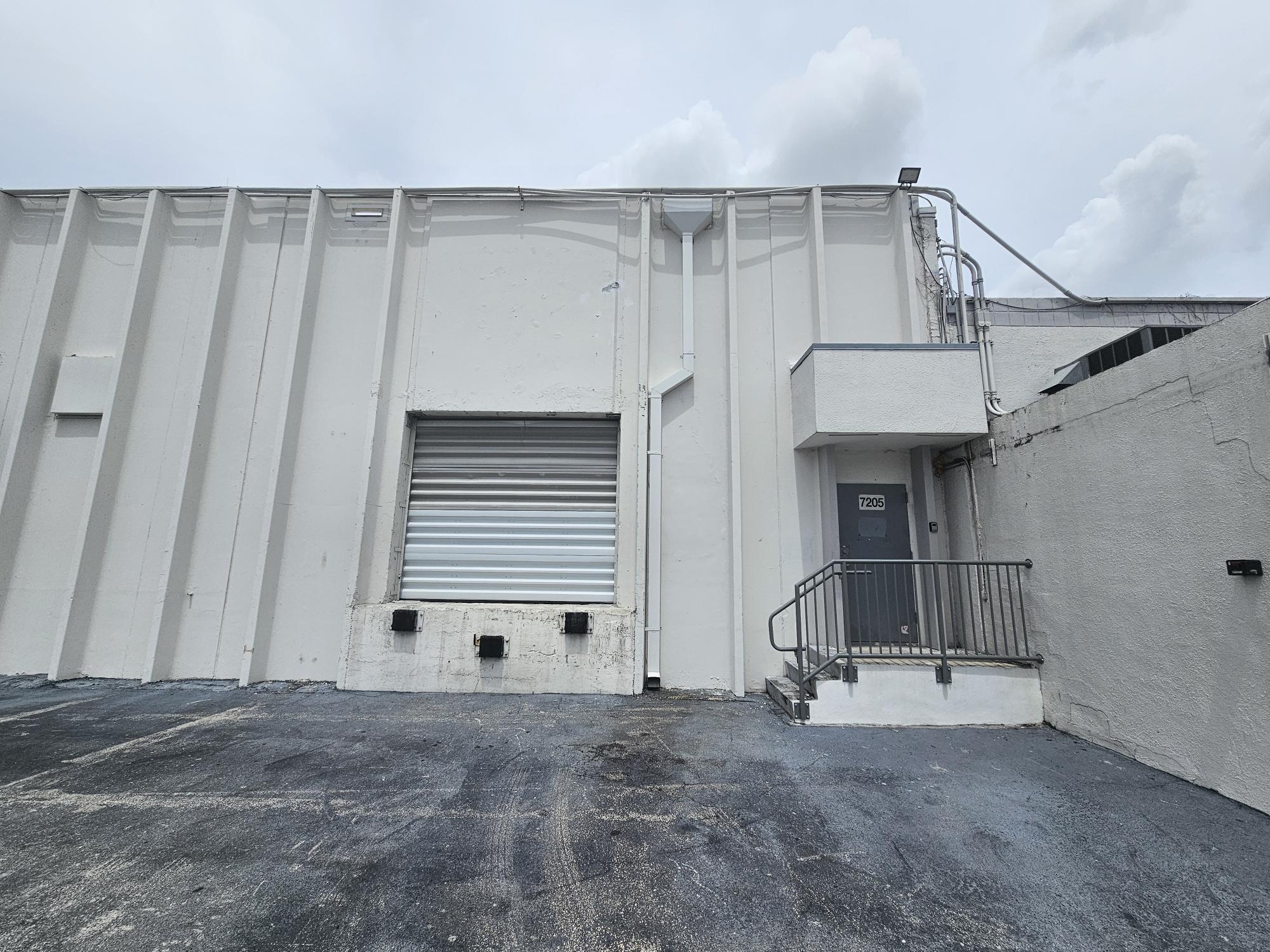 7212-7282 NW 33rd St, Miami, FL for lease Building Photo- Image 1 of 3