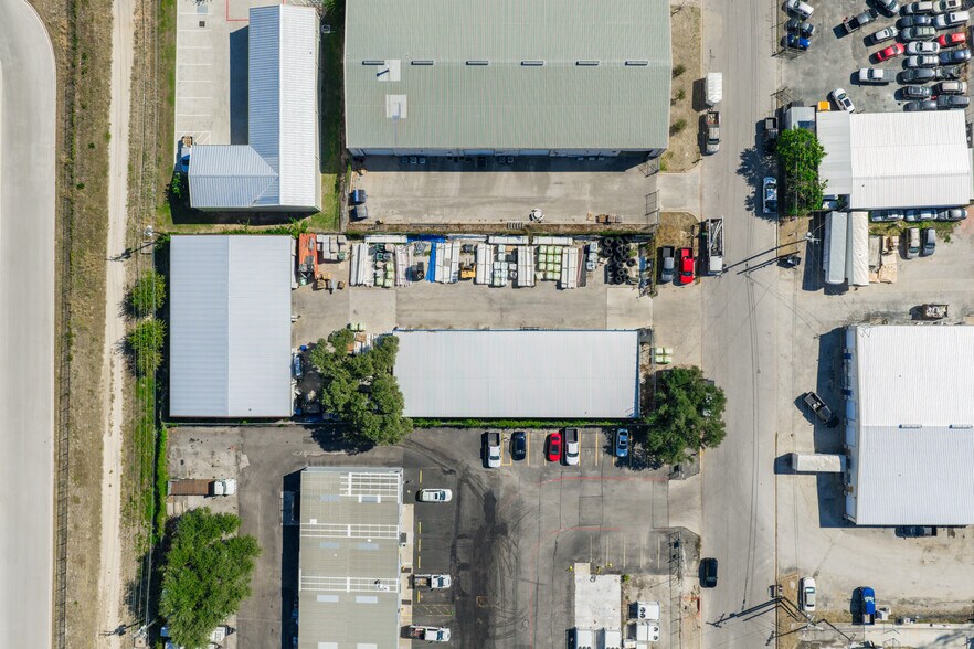 1100 N Industrial Blvd - Horizon portefeuille de 2 propriétés à vendre sur LoopNet.ca - Photo du bâtiment - Image 3 de 11