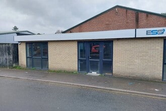 Lyndhurst Road, Sunninghill à louer Photo du bâtiment- Image 2 de 10