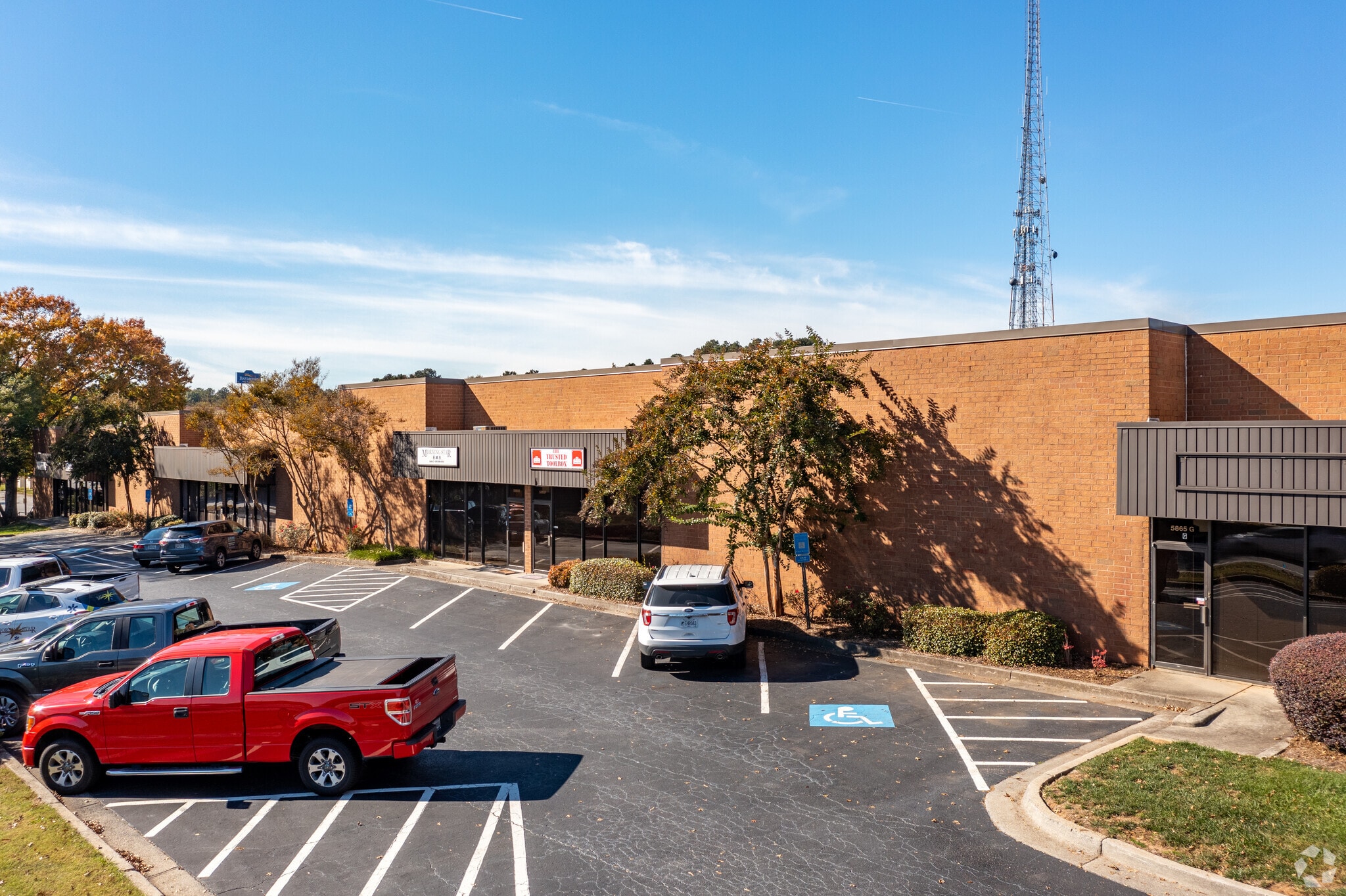 5865 Oakbrook Pky, Norcross, GA for lease Building Photo- Image 1 of 6