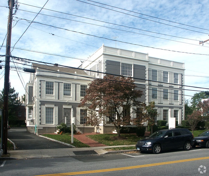 164 Mason St, Greenwich, CT à louer - Photo du bâtiment - Image 2 de 10