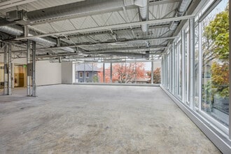 550 W Merrill St, Birmingham, MI à louer Photo intérieure- Image 2 de 9