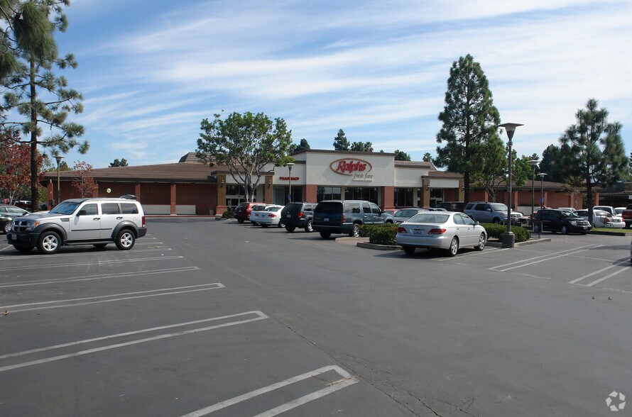 506-674 Las Posas Rd, Camarillo, CA for lease - Building Photo - Image 2 of 4