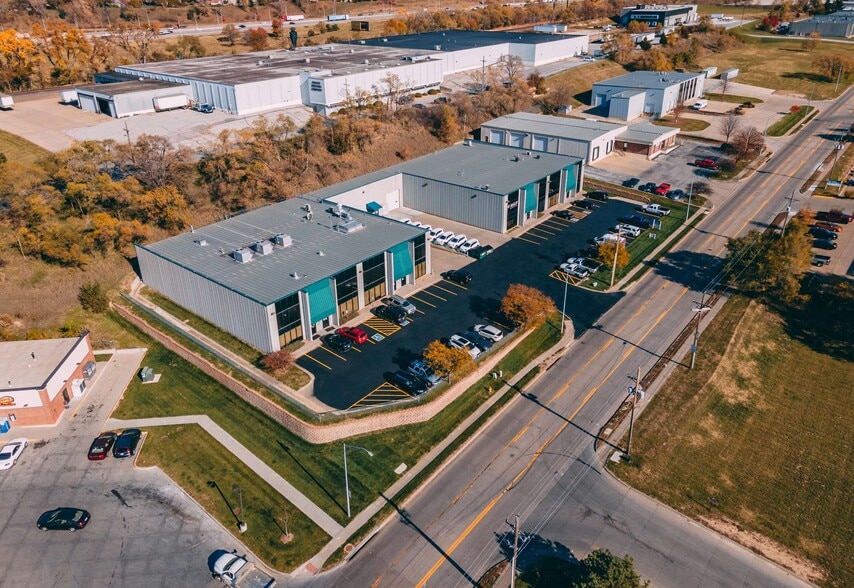 5810-5852 F St, Omaha, NE for lease - Building Photo - Image 3 of 6