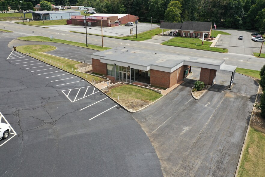 544 E Stuart Dr, Galax, VA for lease - Building Photo - Image 2 of 5