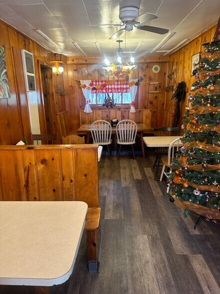 3556 E Higgins Lake Dr, Higgins Lake, MI à vendre - Photo du bâtiment - Image 2 de 16