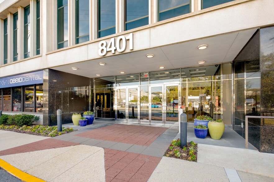 8401 Connecticut Ave, Chevy Chase, MD for lease - Building Photo - Image 3 of 13