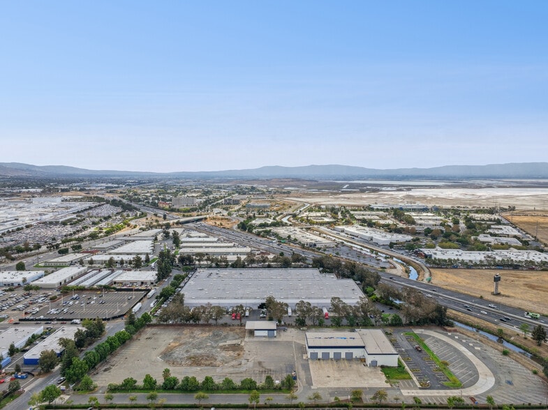 45051 Industrial Dr, Fremont, CA for lease - Building Photo - Image 3 of 28