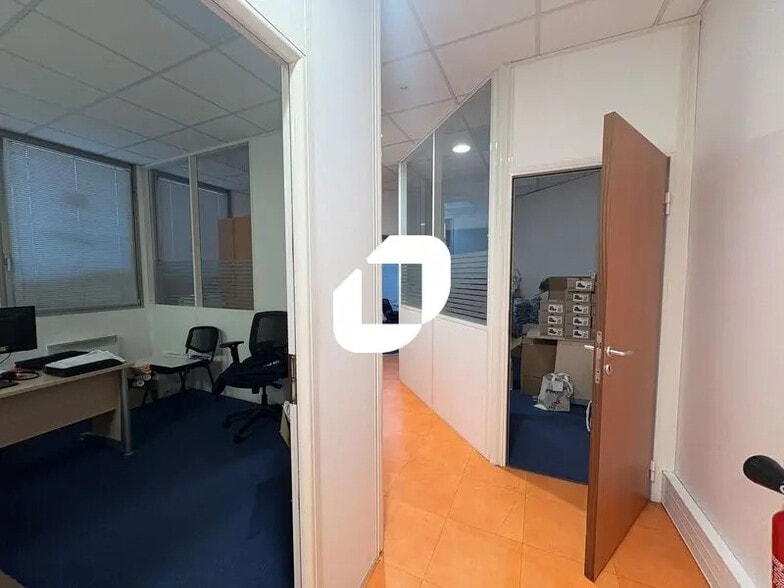 Bureau dans Montigny-le-Bretonneux à louer - Photo intérieure - Image 2 de 8