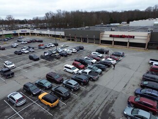 Plus de détails pour 15-49 Pine Grove Sq, Grove City, PA - Commerce de détail à louer