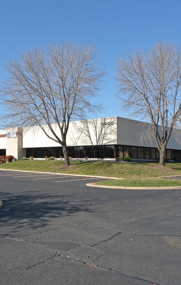 9600 76th St W, Eden Prairie, MN for sale - Primary Photo - Image 1 of 5