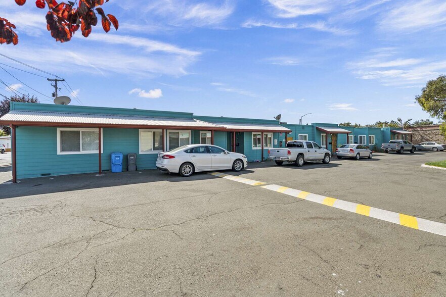 1015 S A St, Santa Rosa, CA à vendre - Photo du bâtiment - Image 3 de 17