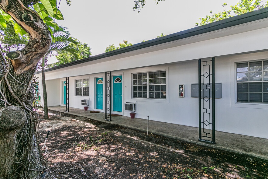 1717 NE 12th St, Fort Lauderdale, FL for sale - Building Photo - Image 1 of 11