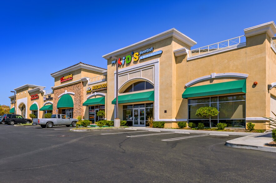 Sycamore Ave, Vista, CA à louer - Photo du bâtiment - Image 3 de 6