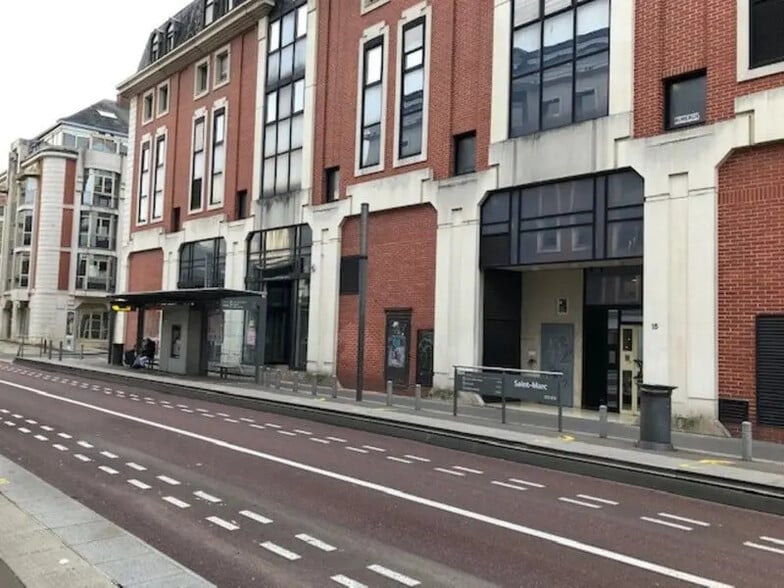 Retail in Rouen for lease - Building Photo - Image 2 of 2