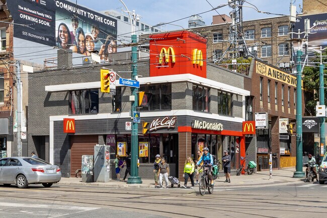 Plus de détails pour 160 Spadina Av, Toronto, ON - Commerce de détail à louer