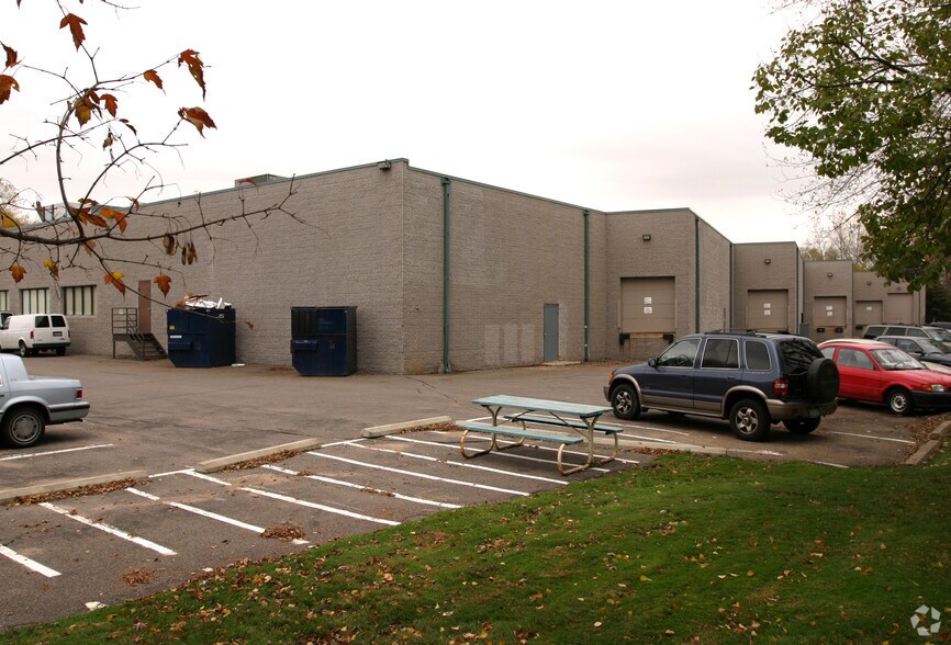 7101-7117 Ohms Ln, Edina, MN à louer - Photo du bâtiment - Image 2 de 9