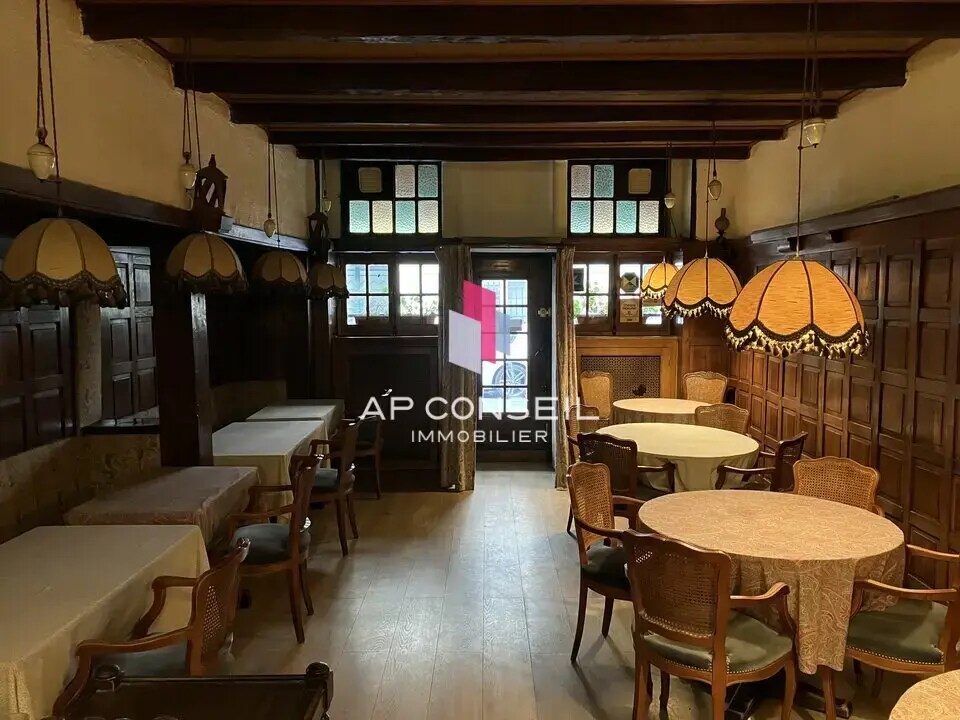 Paris, PAR 75007 - - - Photo intérieure - Image 1 of 6