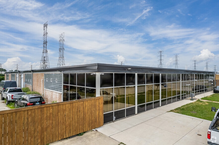 625 Factory Rd, Addison, IL for sale - Building Photo - Image 3 of 35